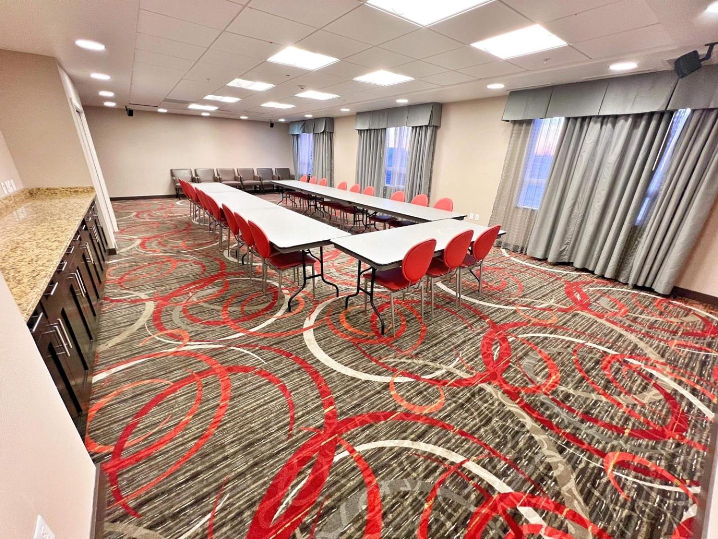 Chateau Inn & Suites Bonnyville Kültér fotó