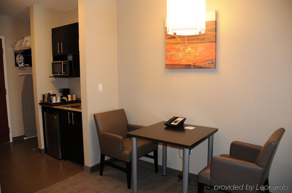 Chateau Inn & Suites Bonnyville Kültér fotó
