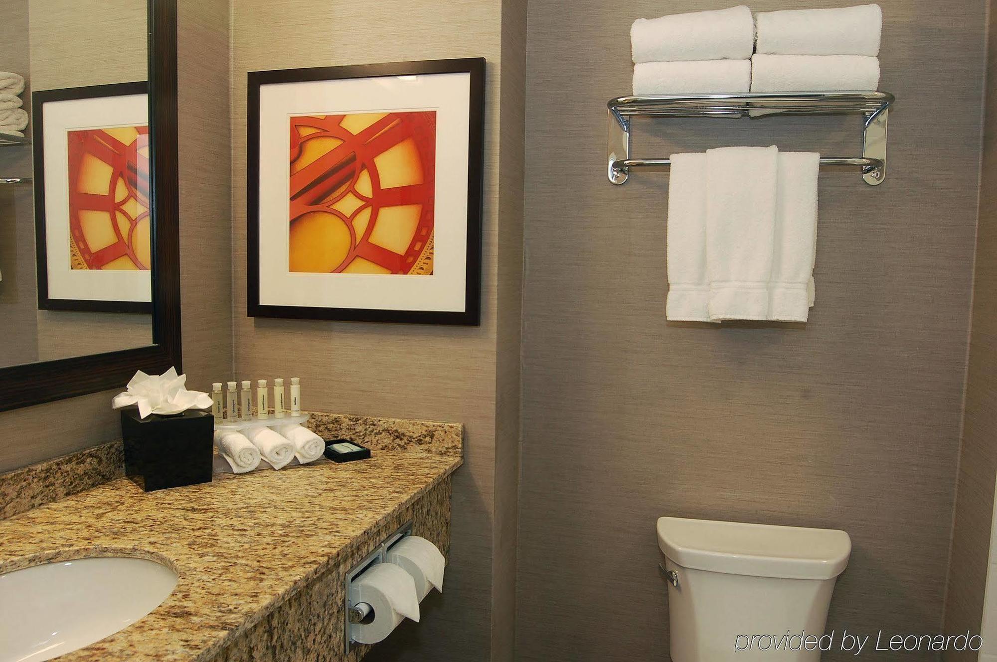 Chateau Inn & Suites Bonnyville Kültér fotó