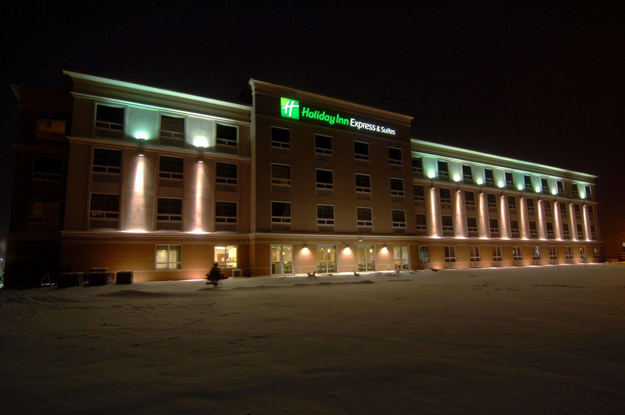 Chateau Inn & Suites Bonnyville Kültér fotó